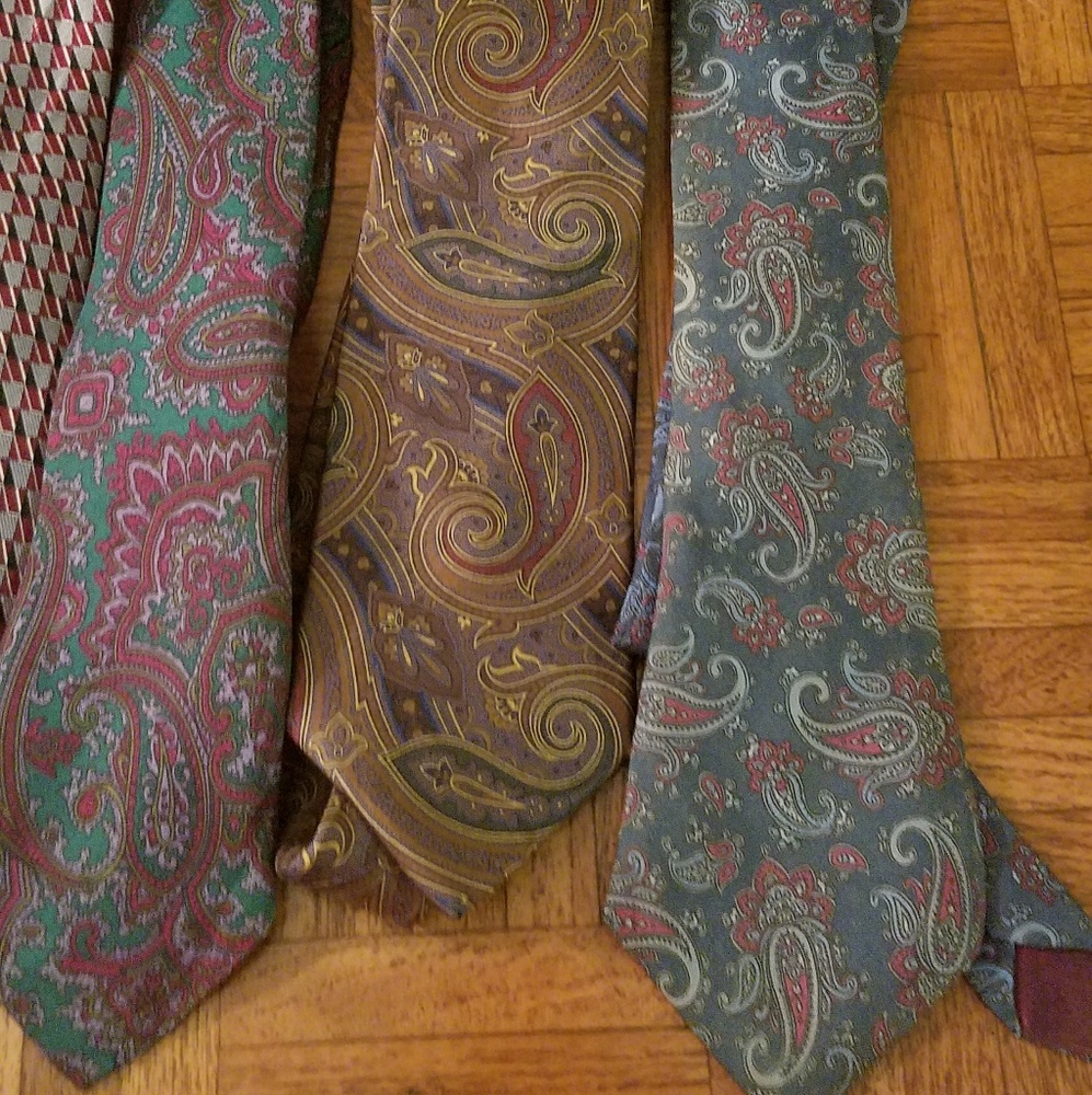 Bundle of 5 Men's Ties check mark ✅ SOLD ✔️ - Picture 3 of 6